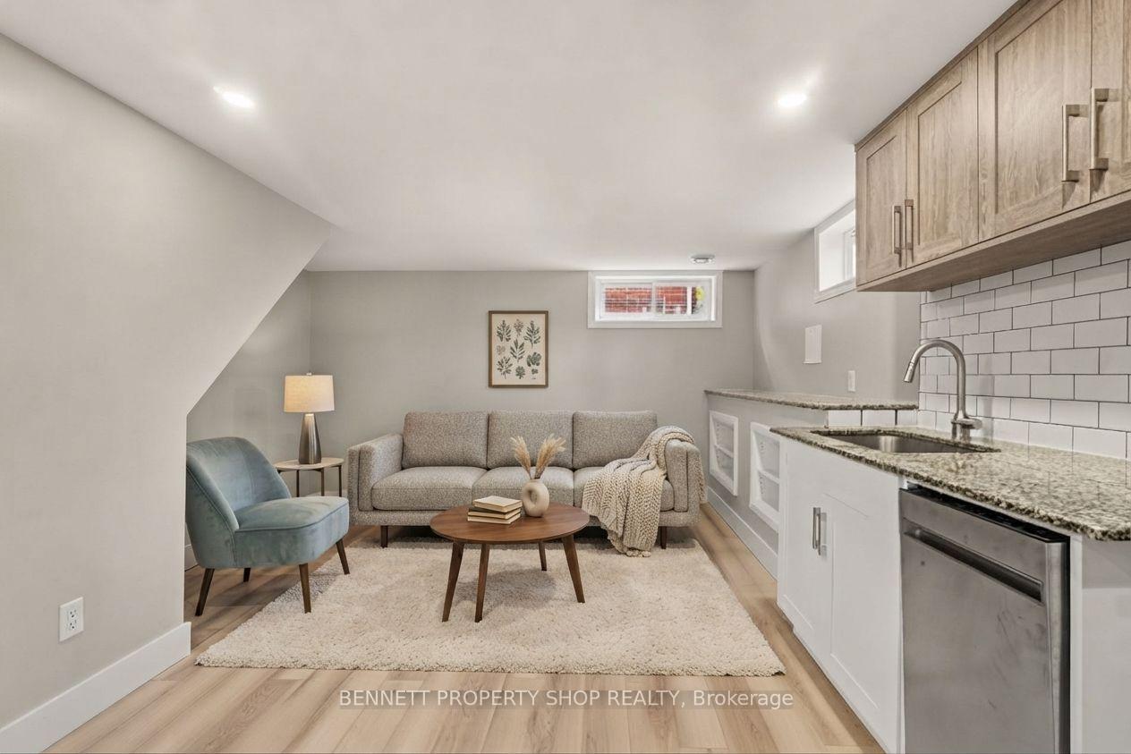 Photo 12 of 1308 Rustic Drive, Ottawa, Parkway Park — HOMEH