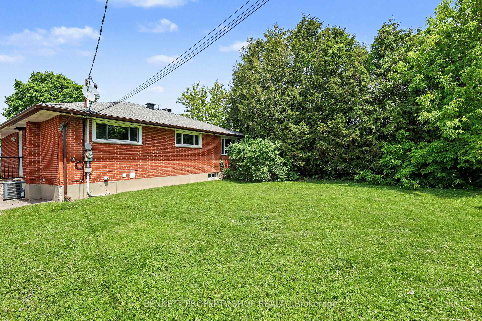 Photo 18 of 1308 Rustic Drive, Ottawa, Parkway Park — HOMEH