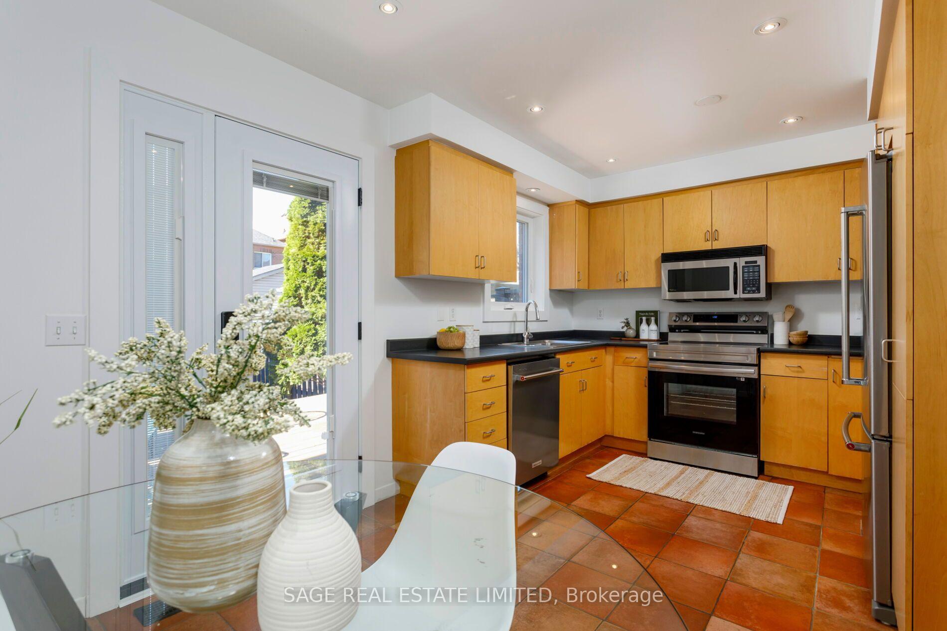 Photo 13 of 1176 Shaw Street, Toronto, Wychwood — HOMEH