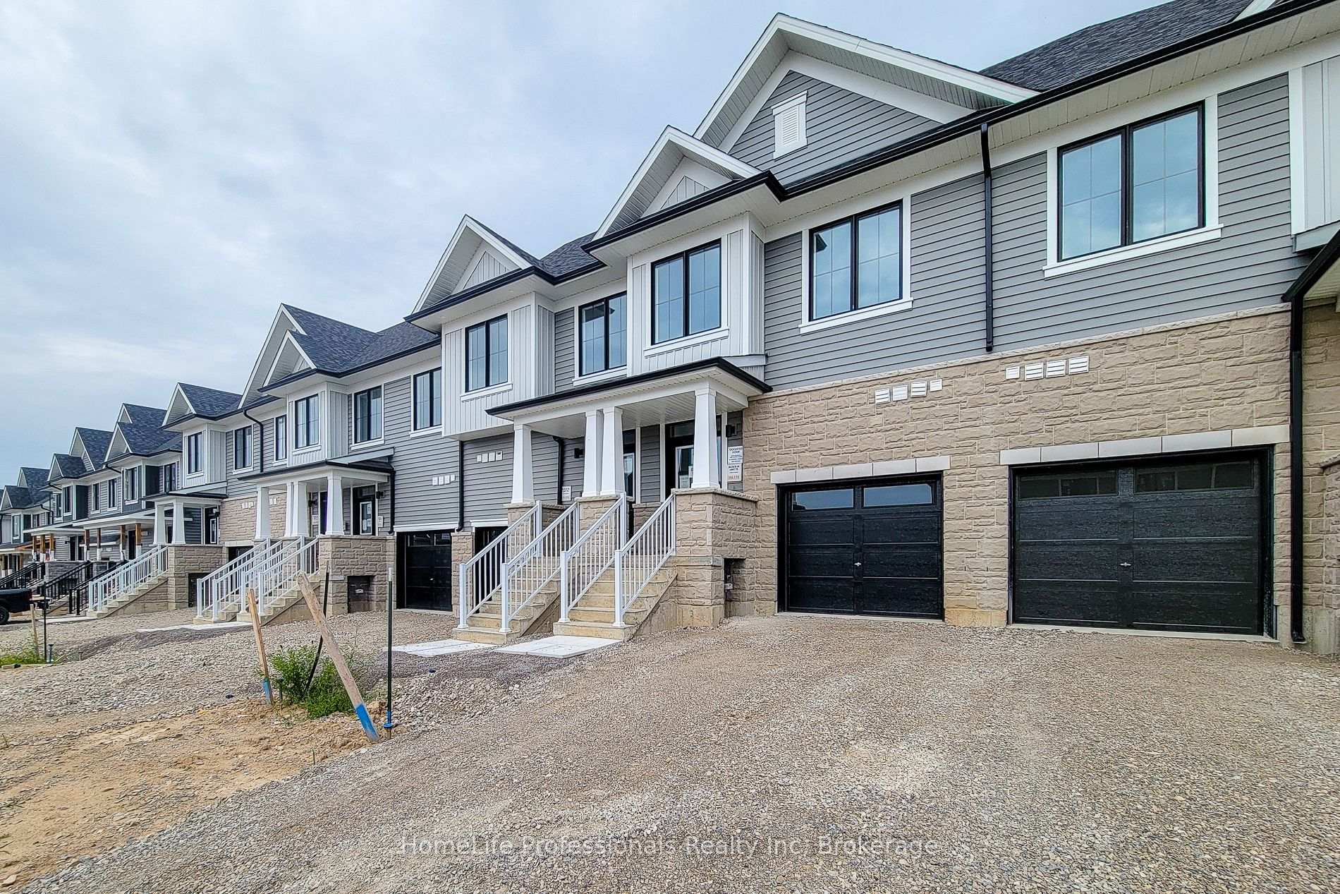 Photo 2 of 4 Elite Crescent, Haldimand — HOMEH