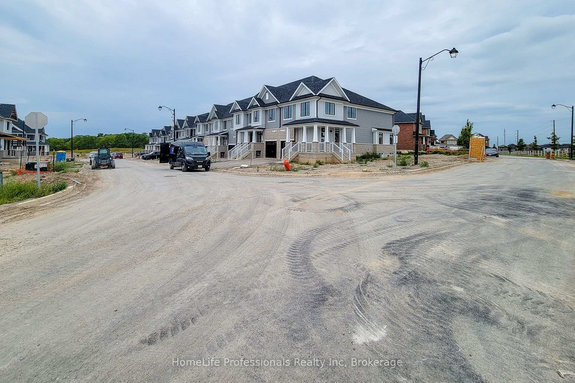 Photo 8 of 4 Elite Crescent, Haldimand — HOMEH