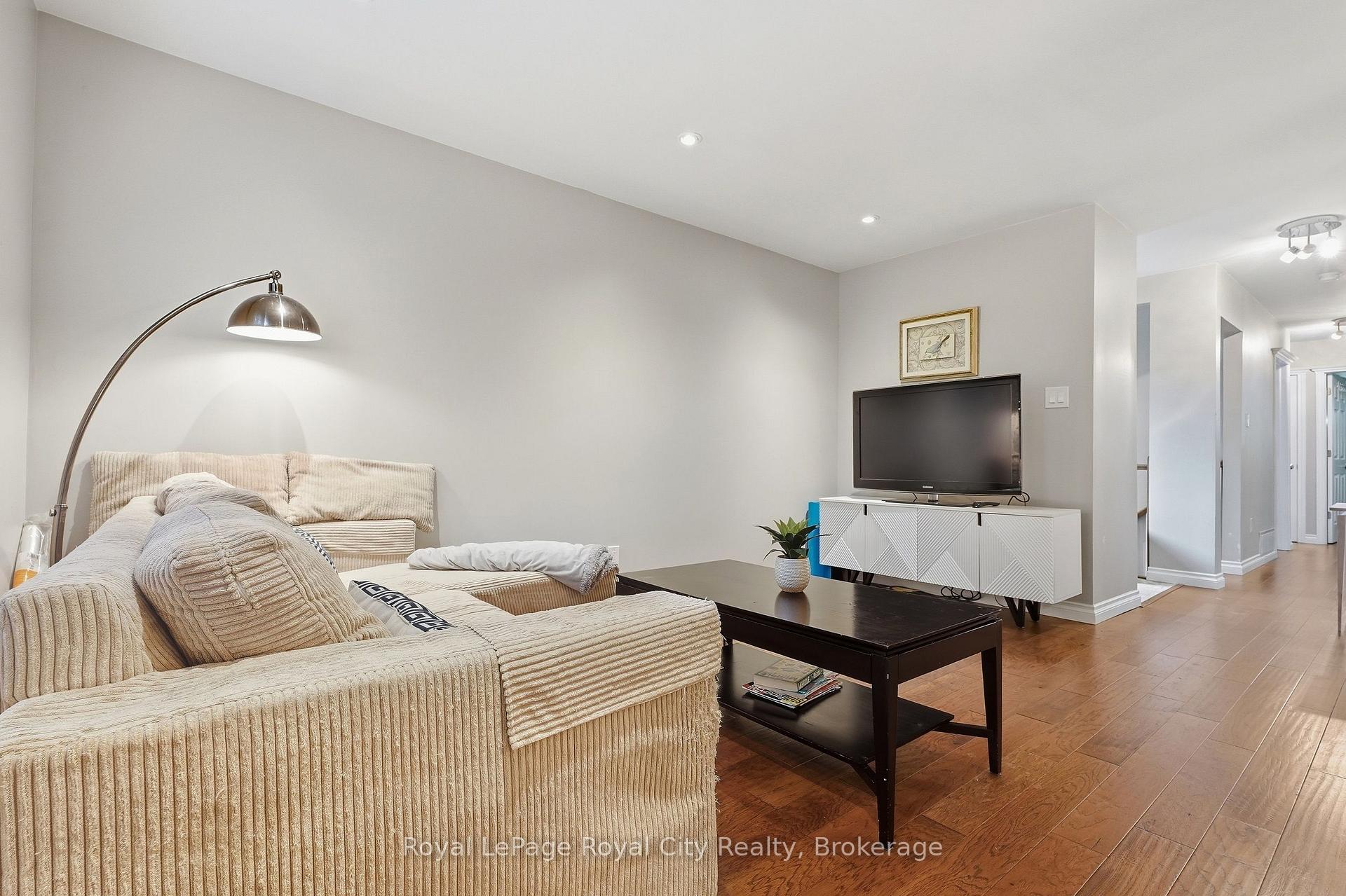 Photo 5 of Unit UPPER, 37 Mcilwraith Crescent, Guelph, Grange Road — HOMEH