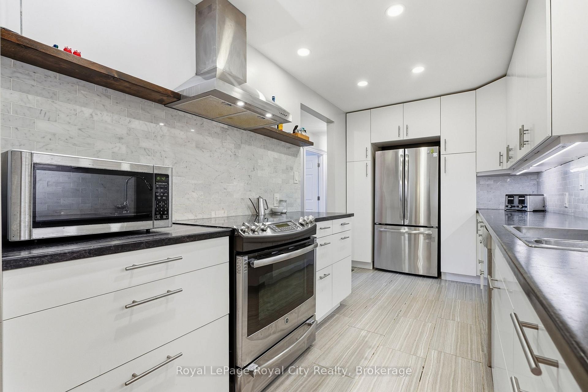 Photo 7 of Unit UPPER, 37 Mcilwraith Crescent, Guelph, Grange Road — HOMEH