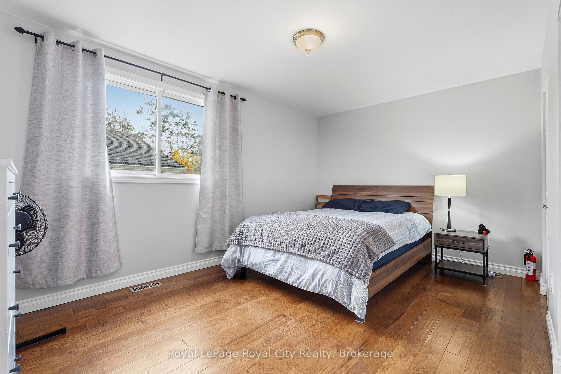 Photo 15 of Unit UPPER, 37 Mcilwraith Crescent, Guelph, Grange Road — HOMEH