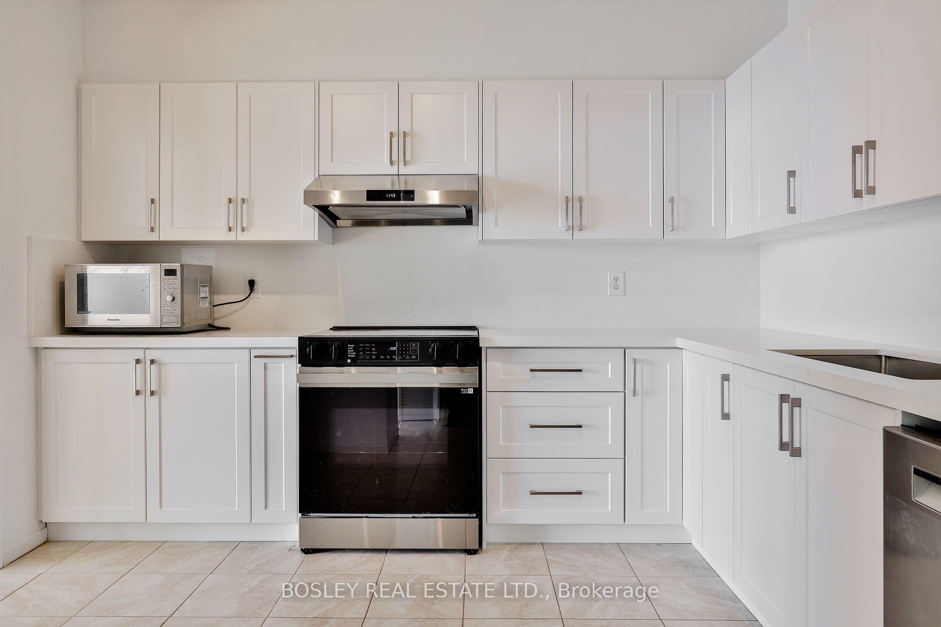 Photo 5 of Unit 2825, 33 Harbour Square, Toronto, Waterfront Communities — HOMEH