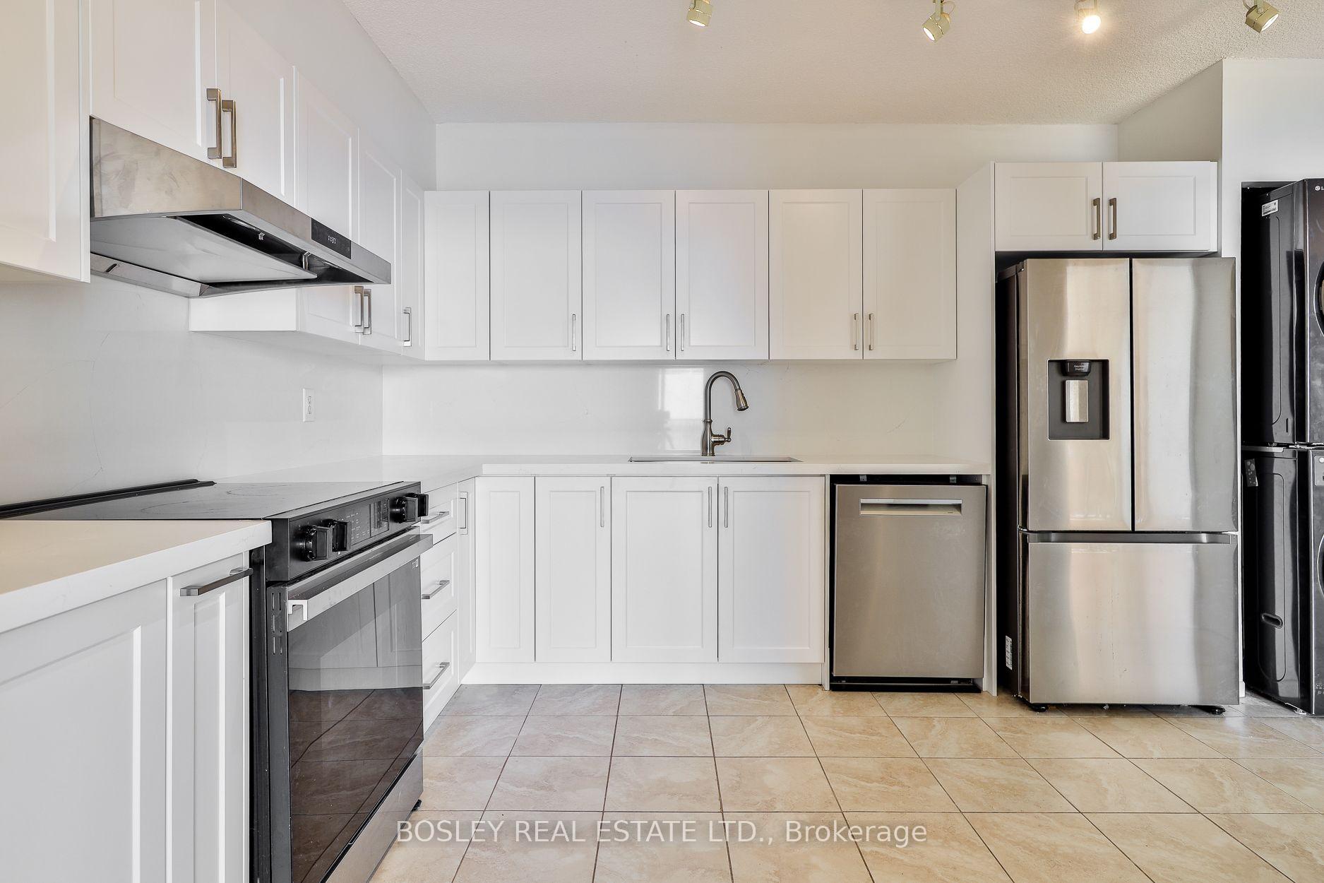 Photo 6 of Unit 2825, 33 Harbour Square, Toronto, Waterfront Communities — HOMEH