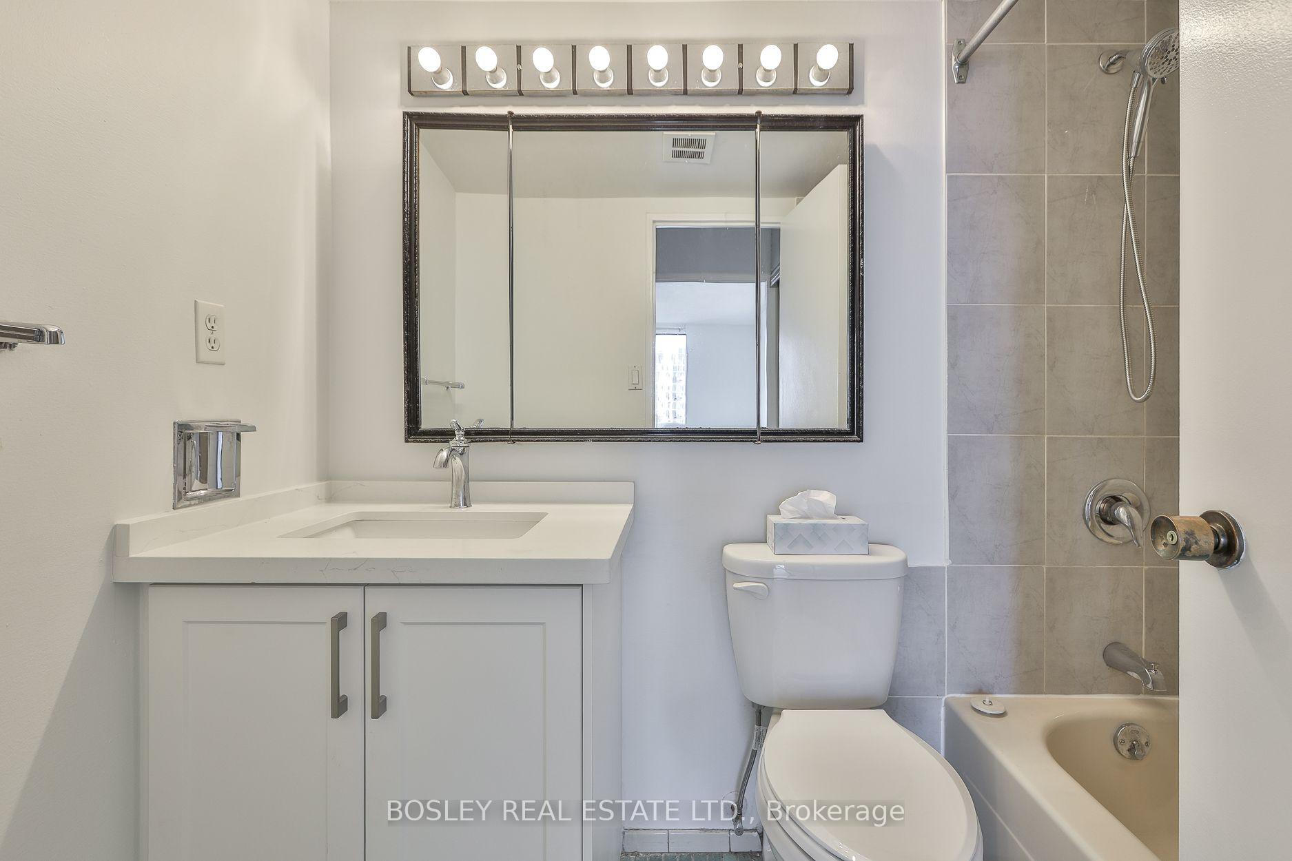 Photo 17 of Unit 2825, 33 Harbour Square, Toronto, Waterfront Communities — HOMEH