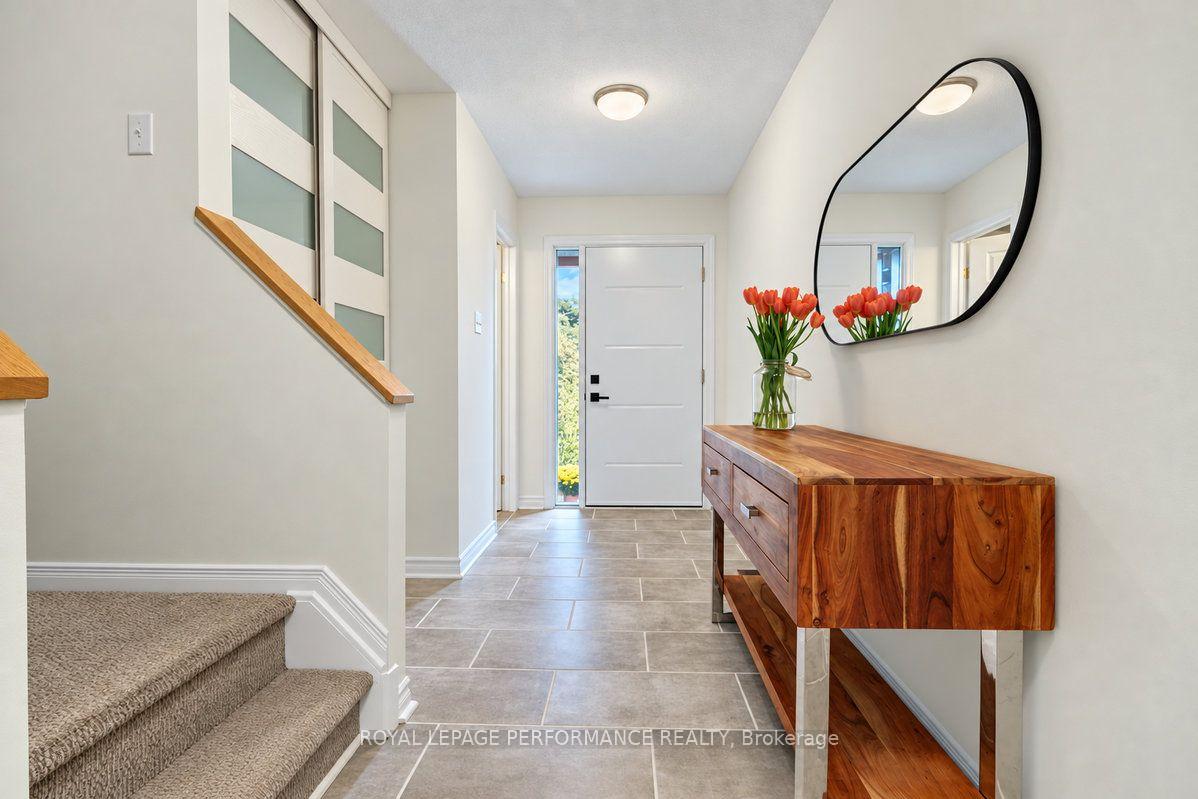 Photo 3 of 141 Arcola Private, Ottawa, Overbrook/Castle Heights — HOMEH