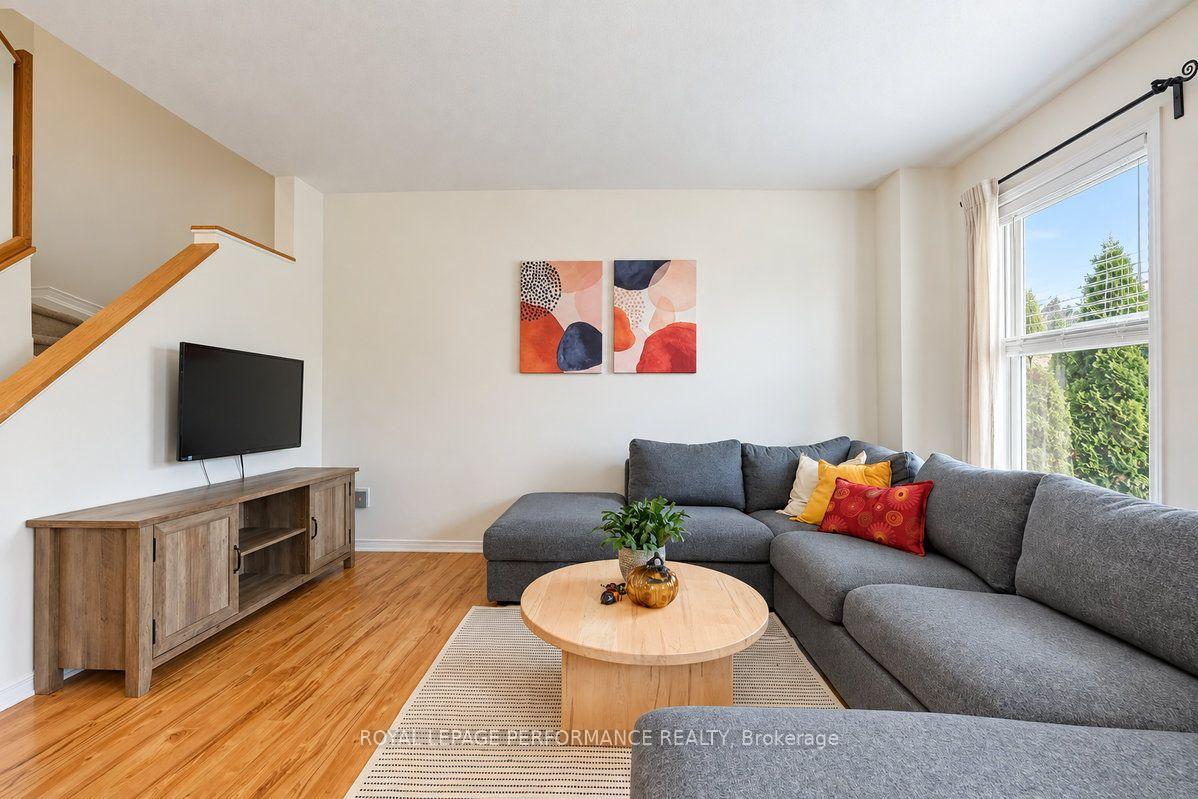 Photo 5 of 141 Arcola Private, Ottawa, Overbrook/Castle Heights — HOMEH