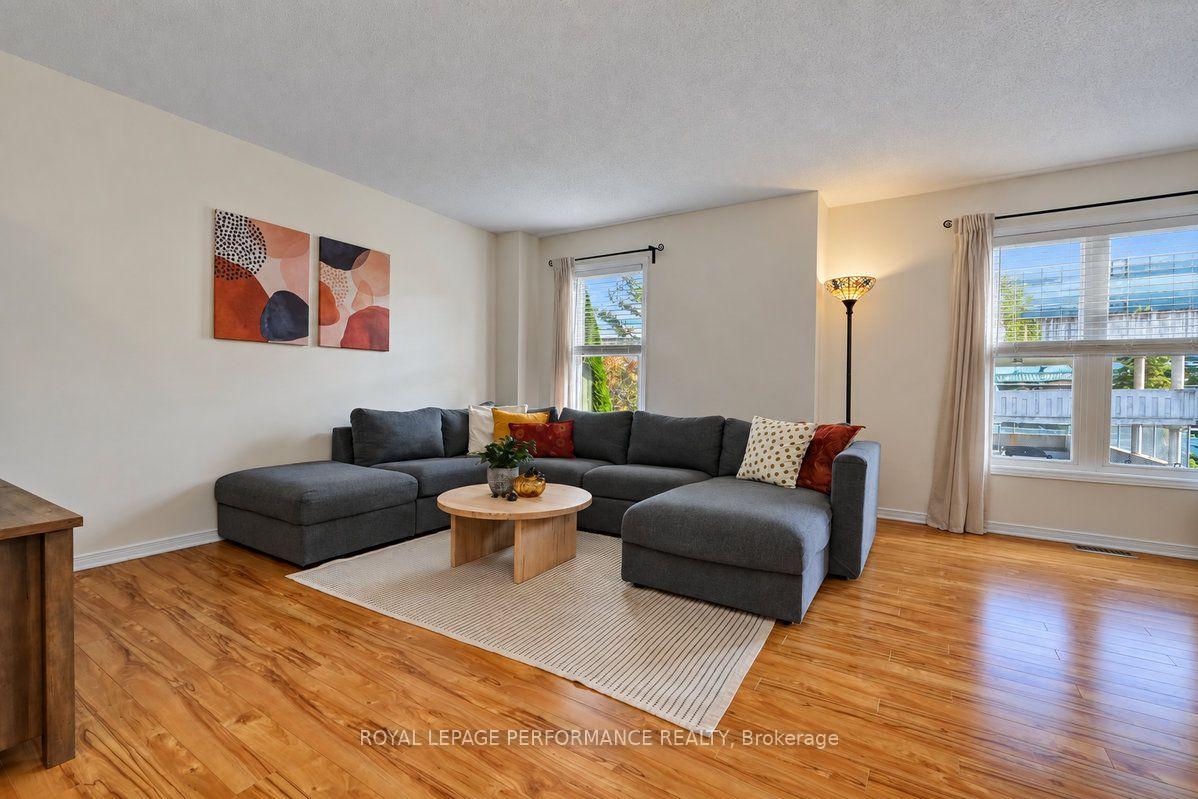 Photo 6 of 141 Arcola Private, Ottawa, Overbrook/Castle Heights — HOMEH