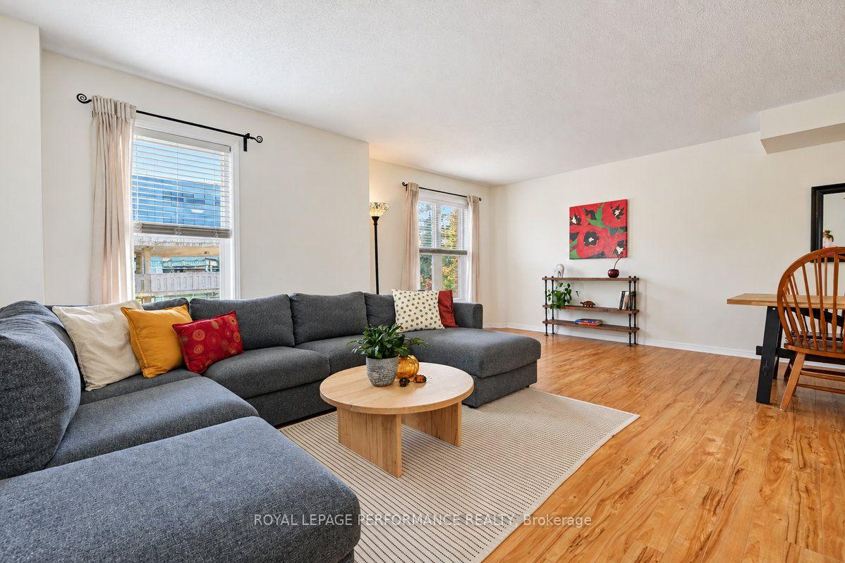 Photo 7 of 141 Arcola Private, Ottawa, Overbrook/Castle Heights — HOMEH