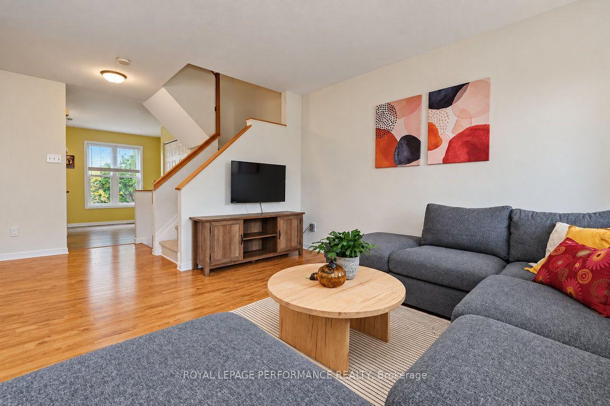 Photo 9 of 141 Arcola Private, Ottawa, Overbrook/Castle Heights — HOMEH