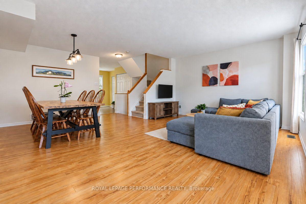 Photo 11 of 141 Arcola Private, Ottawa, Overbrook/Castle Heights — HOMEH