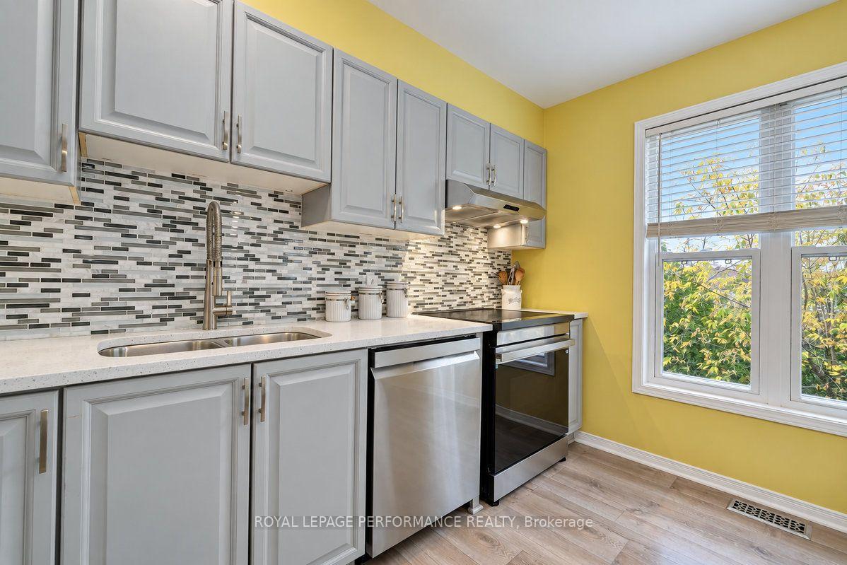 Photo 20 of 141 Arcola Private, Ottawa, Overbrook/Castle Heights — HOMEH