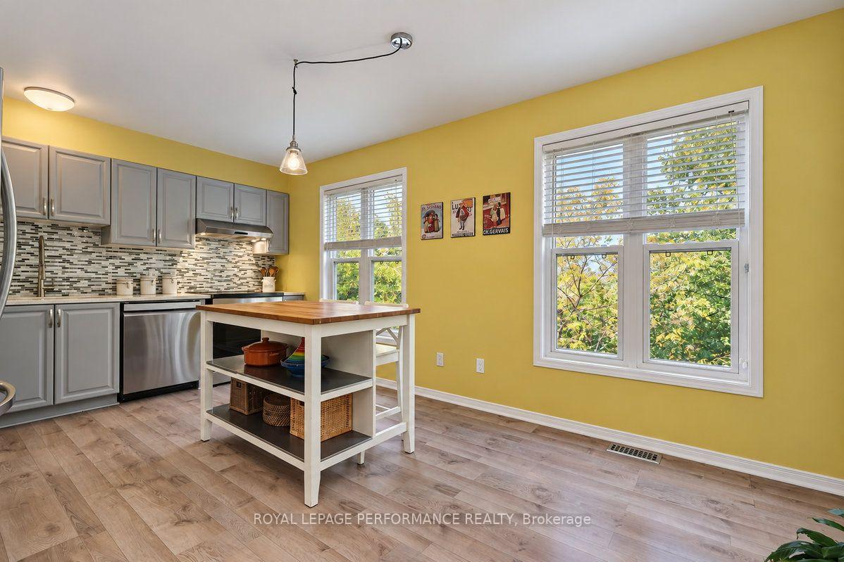 Photo 22 of 141 Arcola Private, Ottawa, Overbrook/Castle Heights — HOMEH