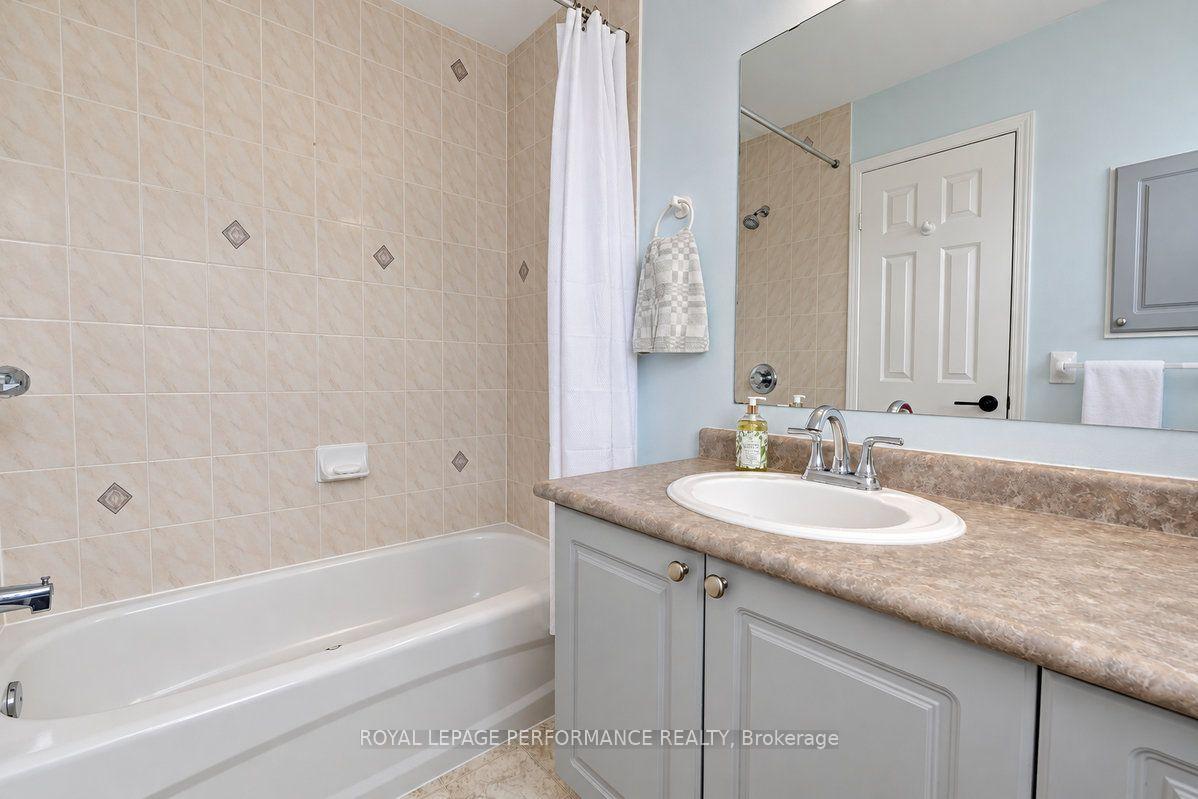 Photo 31 of 141 Arcola Private, Ottawa, Overbrook/Castle Heights — HOMEH