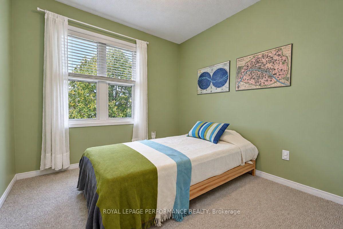 Photo 33 of 141 Arcola Private, Ottawa, Overbrook/Castle Heights — HOMEH