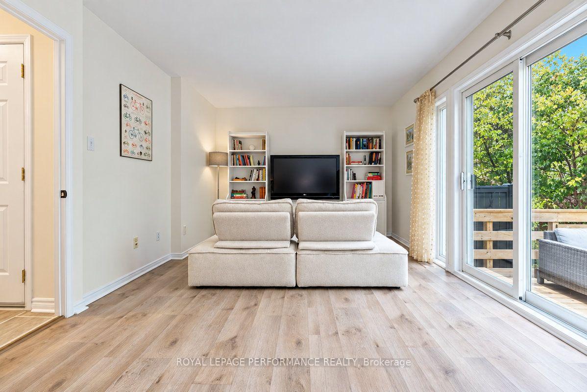 Photo 38 of 141 Arcola Private, Ottawa, Overbrook/Castle Heights — HOMEH