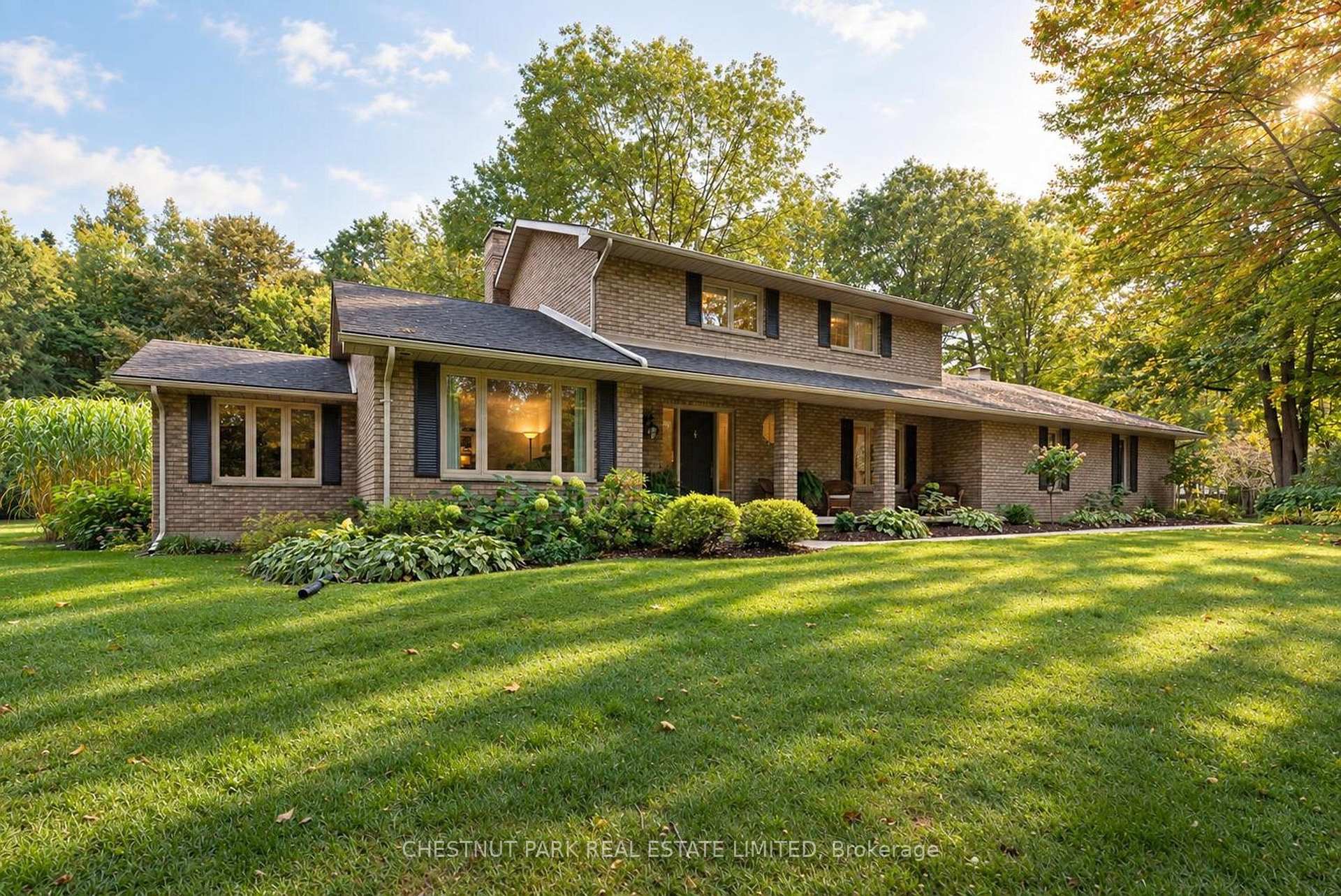 Photo 2 of 9 Mills Circle, Springwater, Midhurst — HOMEH