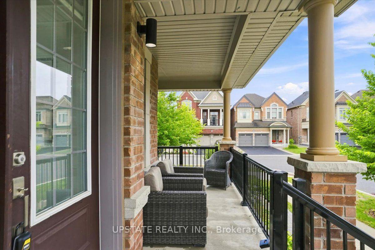 Photo 3 of 18 Blenheim Circle, Whitby, Rural Whitby — HOMEH