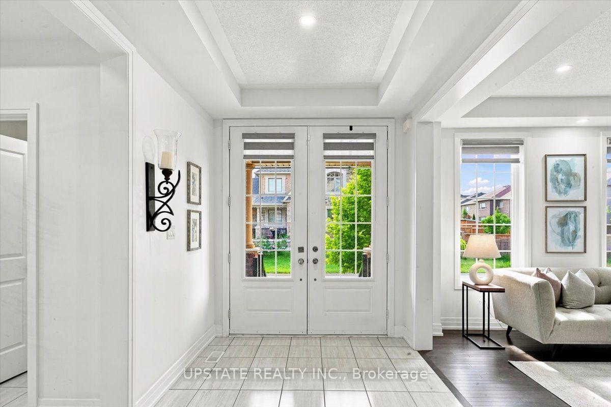 Photo 4 of 18 Blenheim Circle, Whitby, Rural Whitby — HOMEH