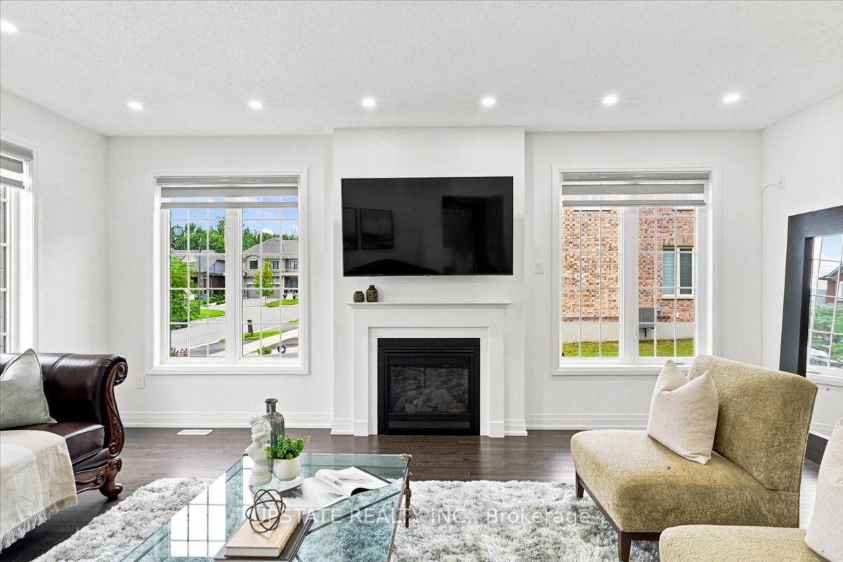 Photo 13 of 18 Blenheim Circle, Whitby, Rural Whitby — HOMEH