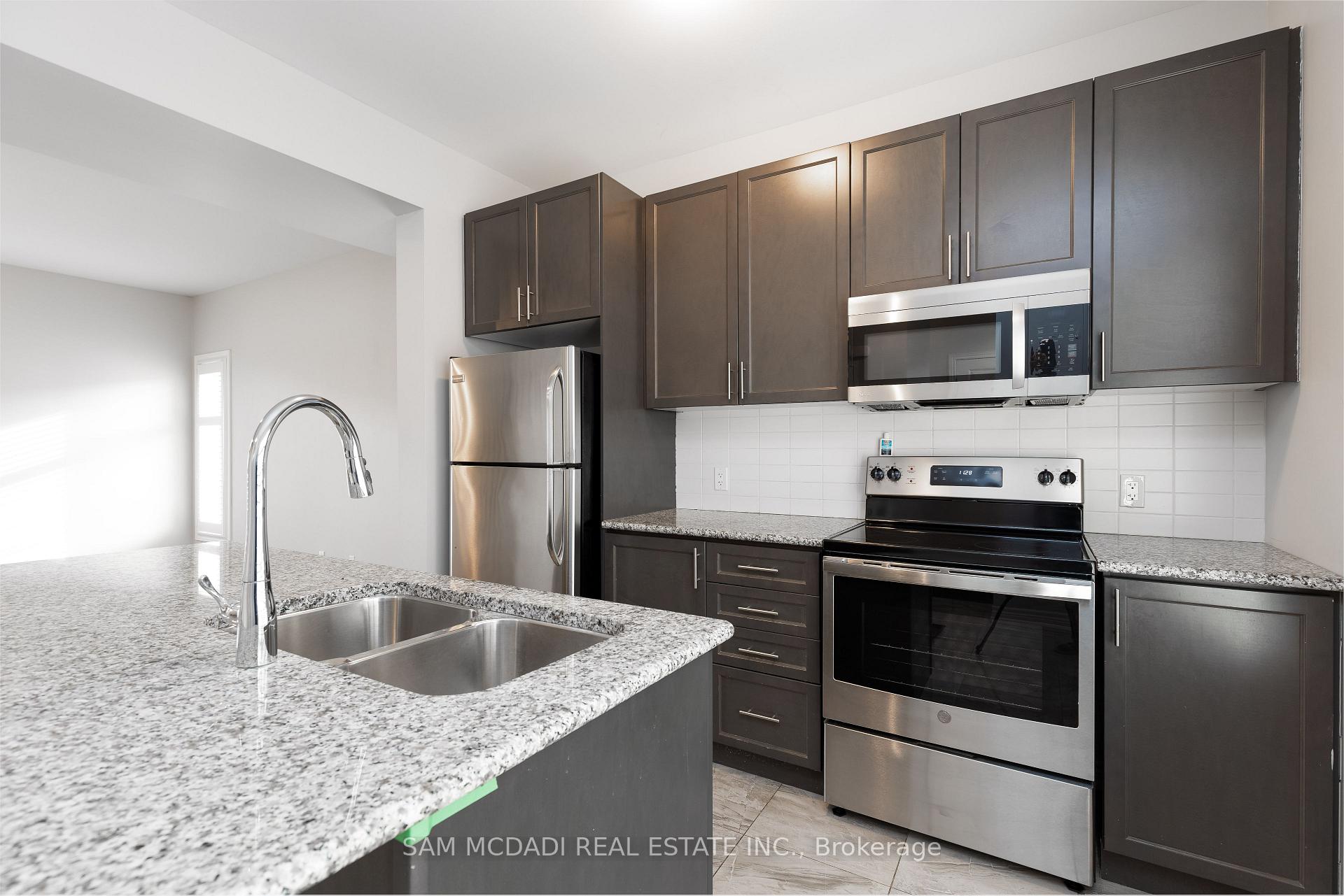 Photo 4 of 2314 Natasha Circle, Oakville, Bronte Creek — HOMEH