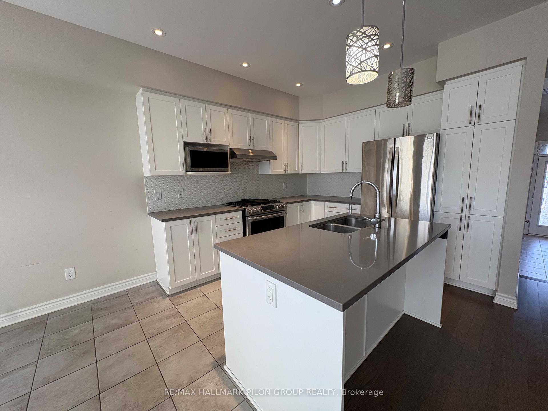 Photo 3 of 324 Rainrock Crescent, Ottawa, Mer Bleue/Bradley Estates/Anderson Park — HOMEH
