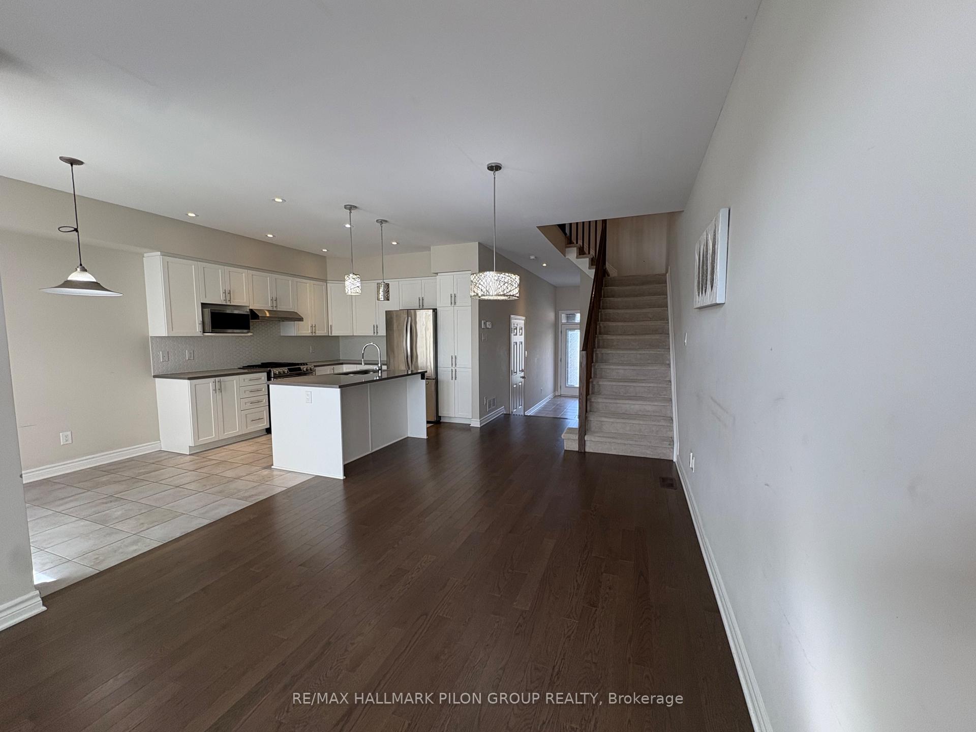 Photo 4 of 324 Rainrock Crescent, Ottawa, Mer Bleue/Bradley Estates/Anderson Park — HOMEH