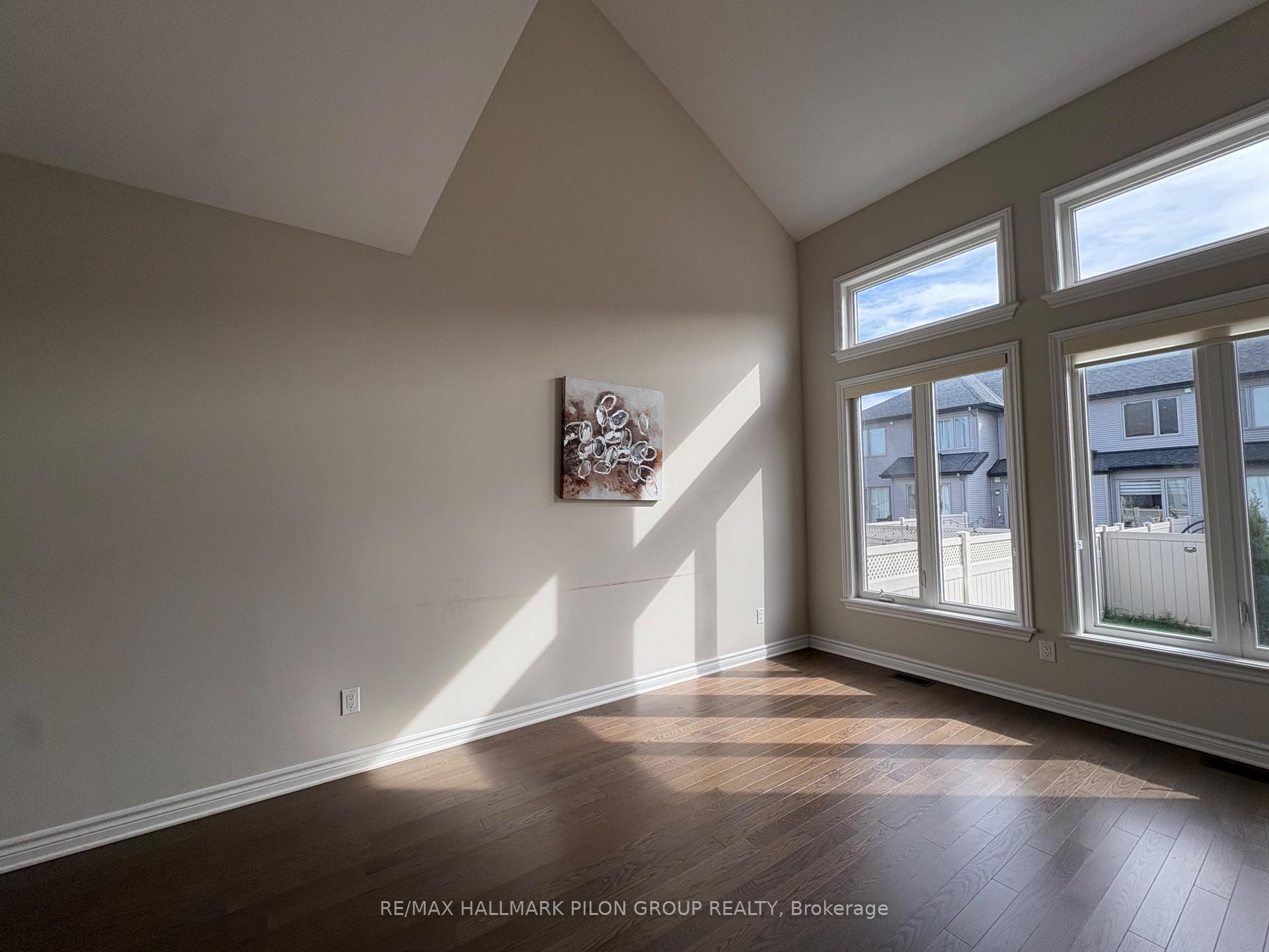 Photo 6 of 324 Rainrock Crescent, Ottawa, Mer Bleue/Bradley Estates/Anderson Park — HOMEH