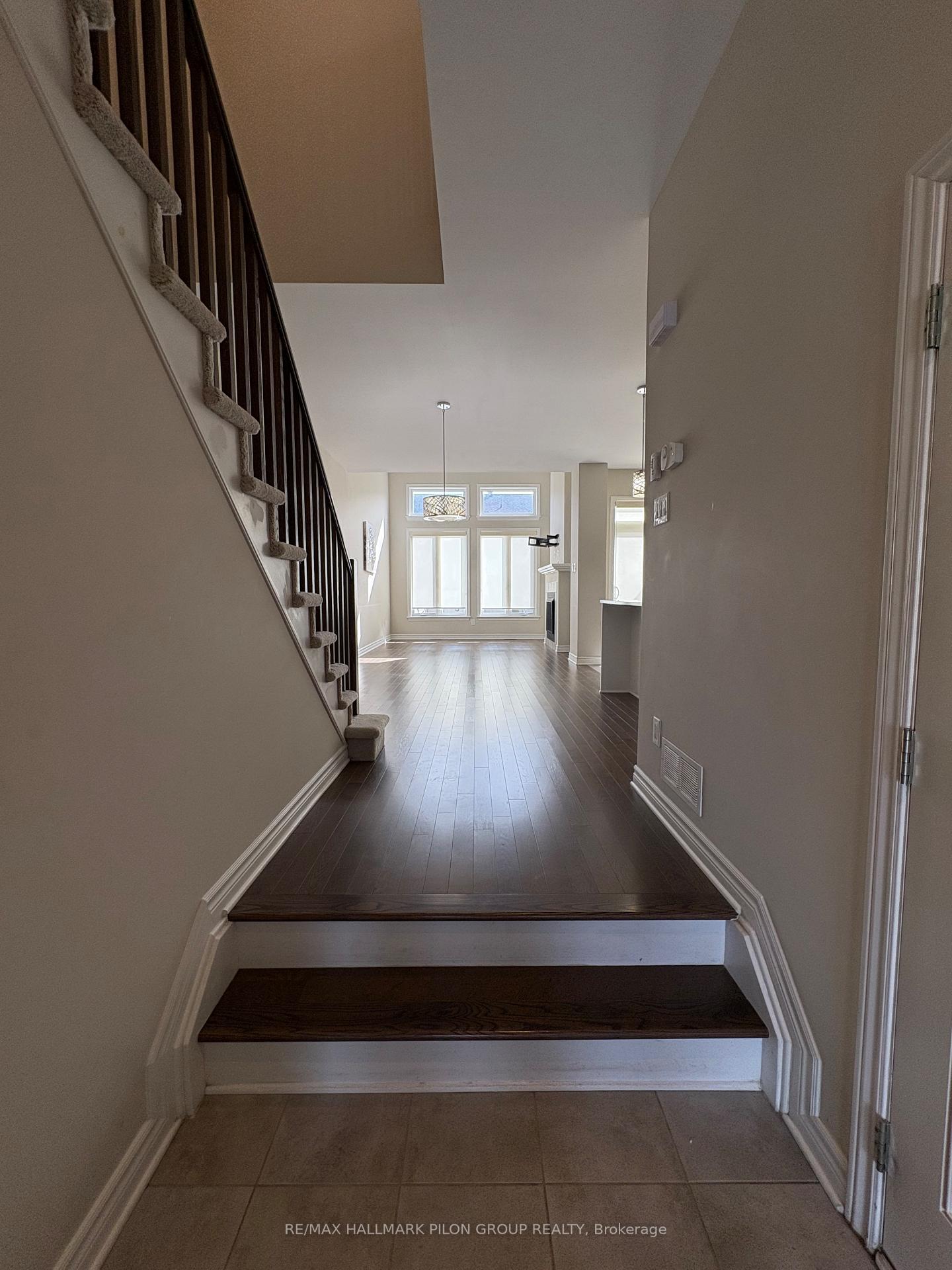 Photo 8 of 324 Rainrock Crescent, Ottawa, Mer Bleue/Bradley Estates/Anderson Park — HOMEH