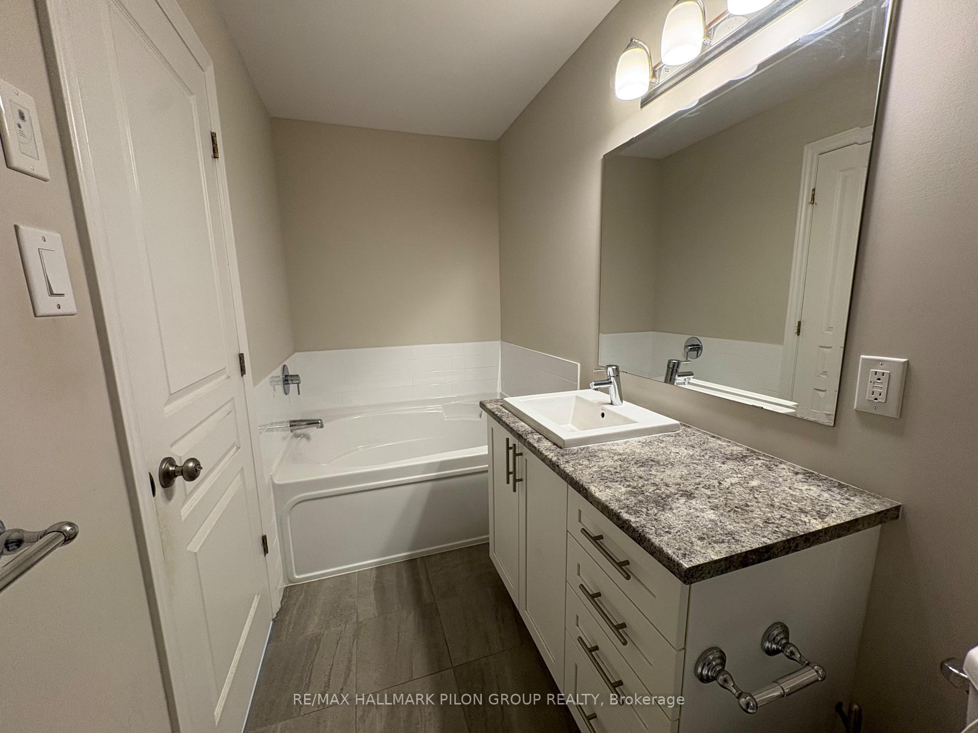 Photo 11 of 324 Rainrock Crescent, Ottawa, Mer Bleue/Bradley Estates/Anderson Park — HOMEH
