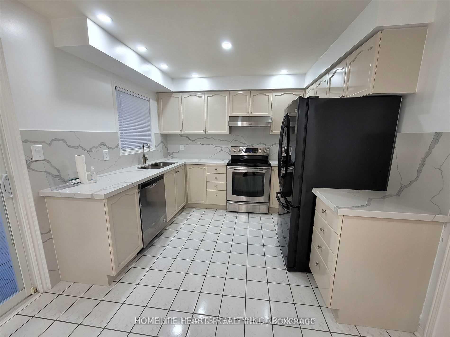 Photo 5 of 6519 Sapling Trail, Mississauga, Lisgar — HOMEH