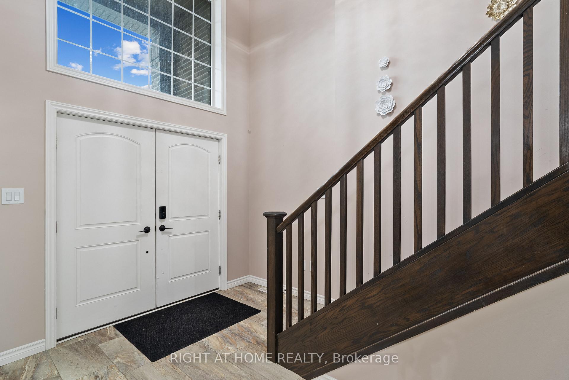 Photo 3 of 624 Superior Drive, London, North B — HOMEH