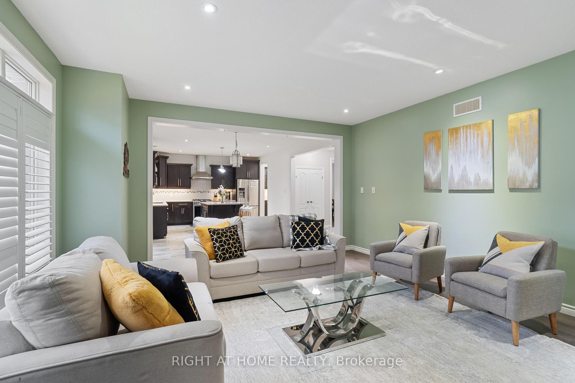 Photo 6 of 624 Superior Drive, London, North B — HOMEH