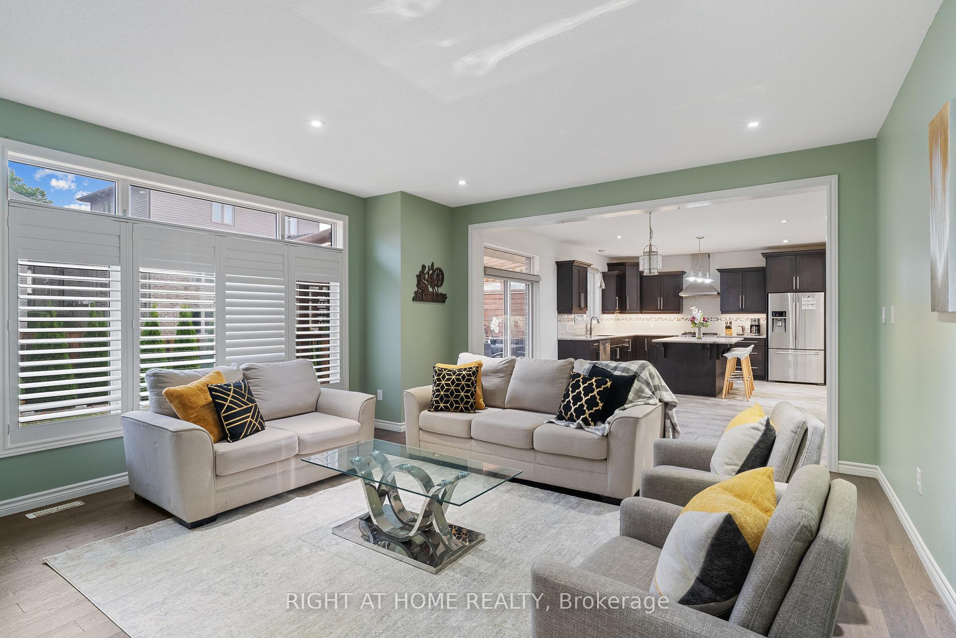 Photo 7 of 624 Superior Drive, London, North B — HOMEH