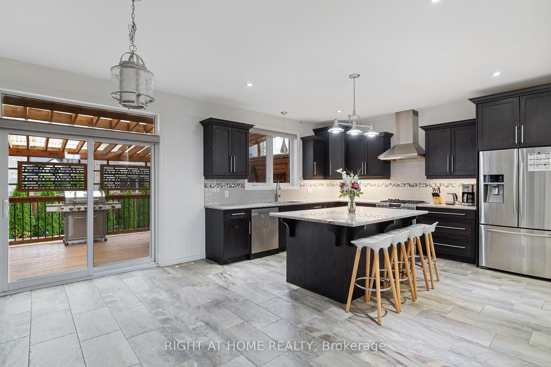 Photo 8 of 624 Superior Drive, London, North B — HOMEH