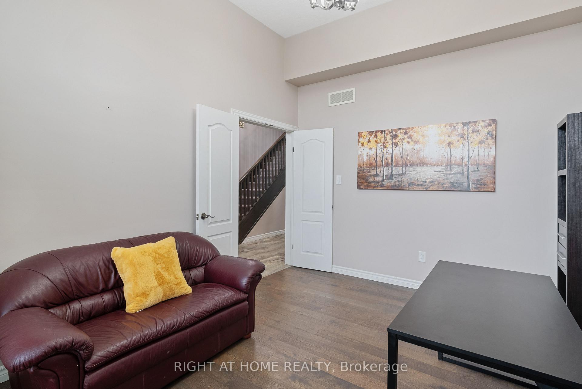 Photo 15 of 624 Superior Drive, London, North B — HOMEH