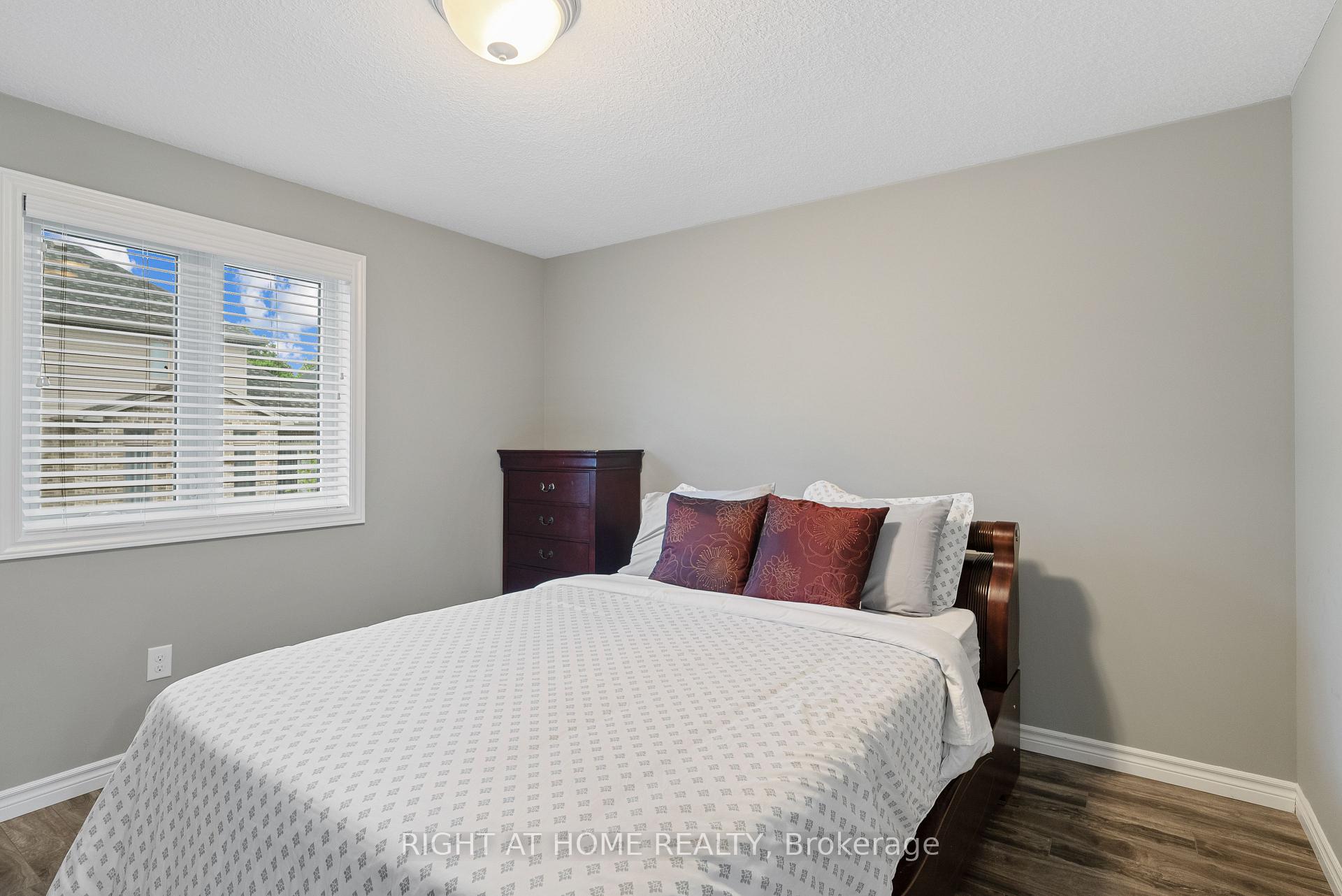 Photo 32 of 624 Superior Drive, London, North B — HOMEH