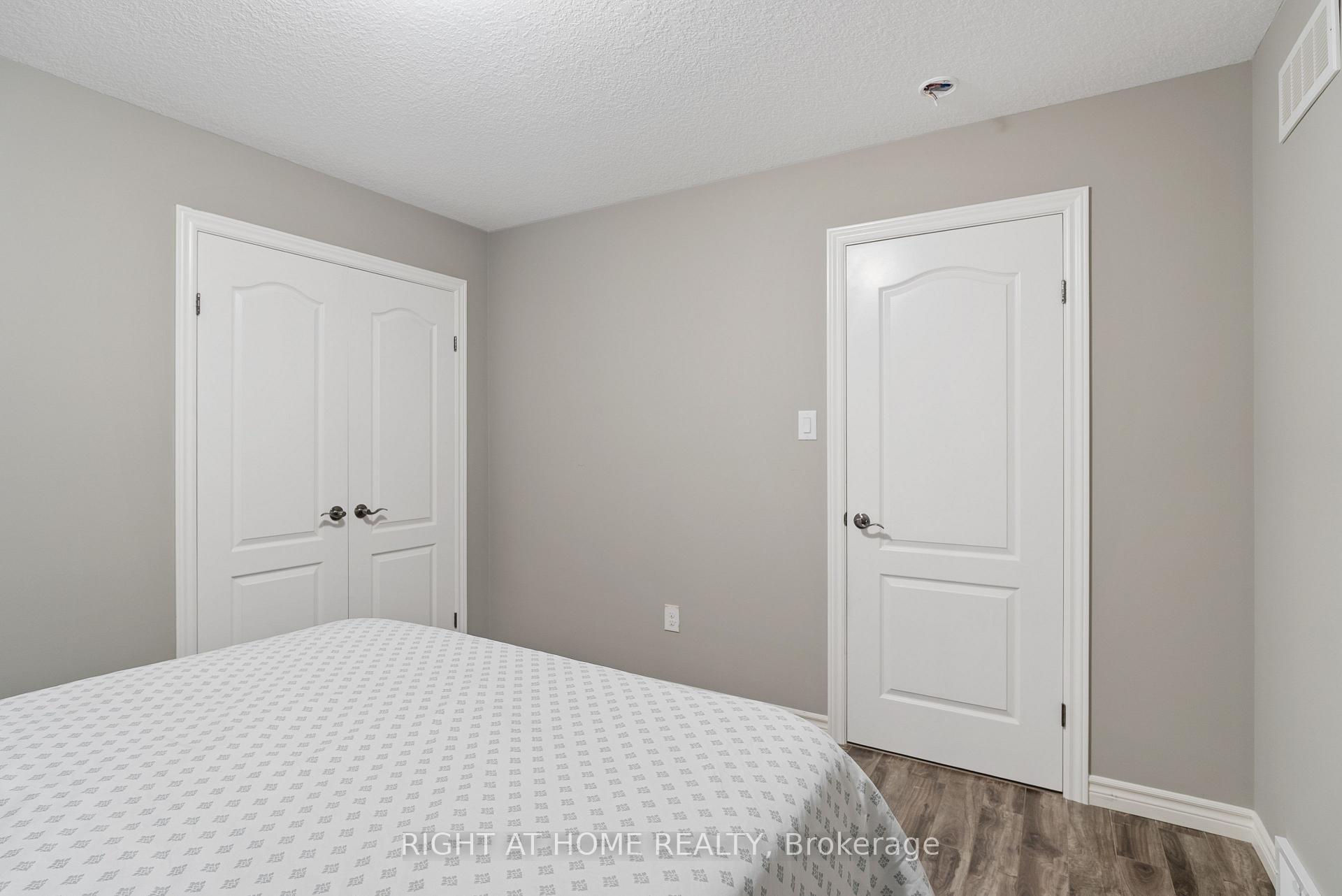 Photo 35 of 624 Superior Drive, London, North B — HOMEH