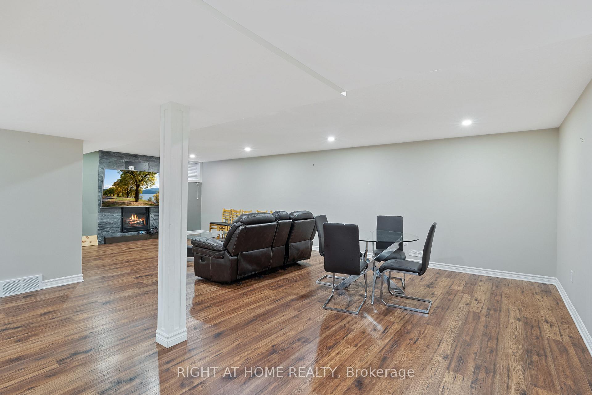 Photo 36 of 624 Superior Drive, London, North B — HOMEH