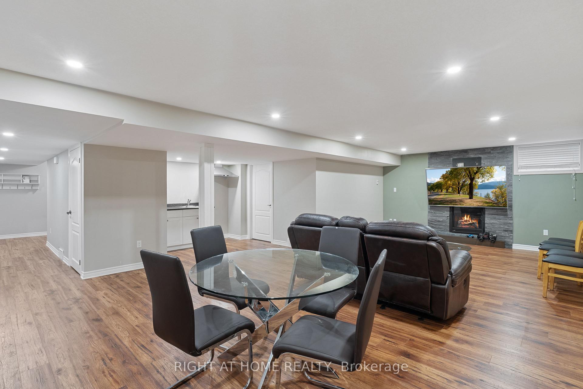 Photo 37 of 624 Superior Drive, London, North B — HOMEH
