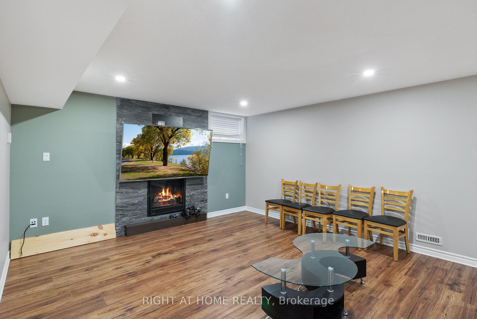 Photo 38 of 624 Superior Drive, London, North B — HOMEH