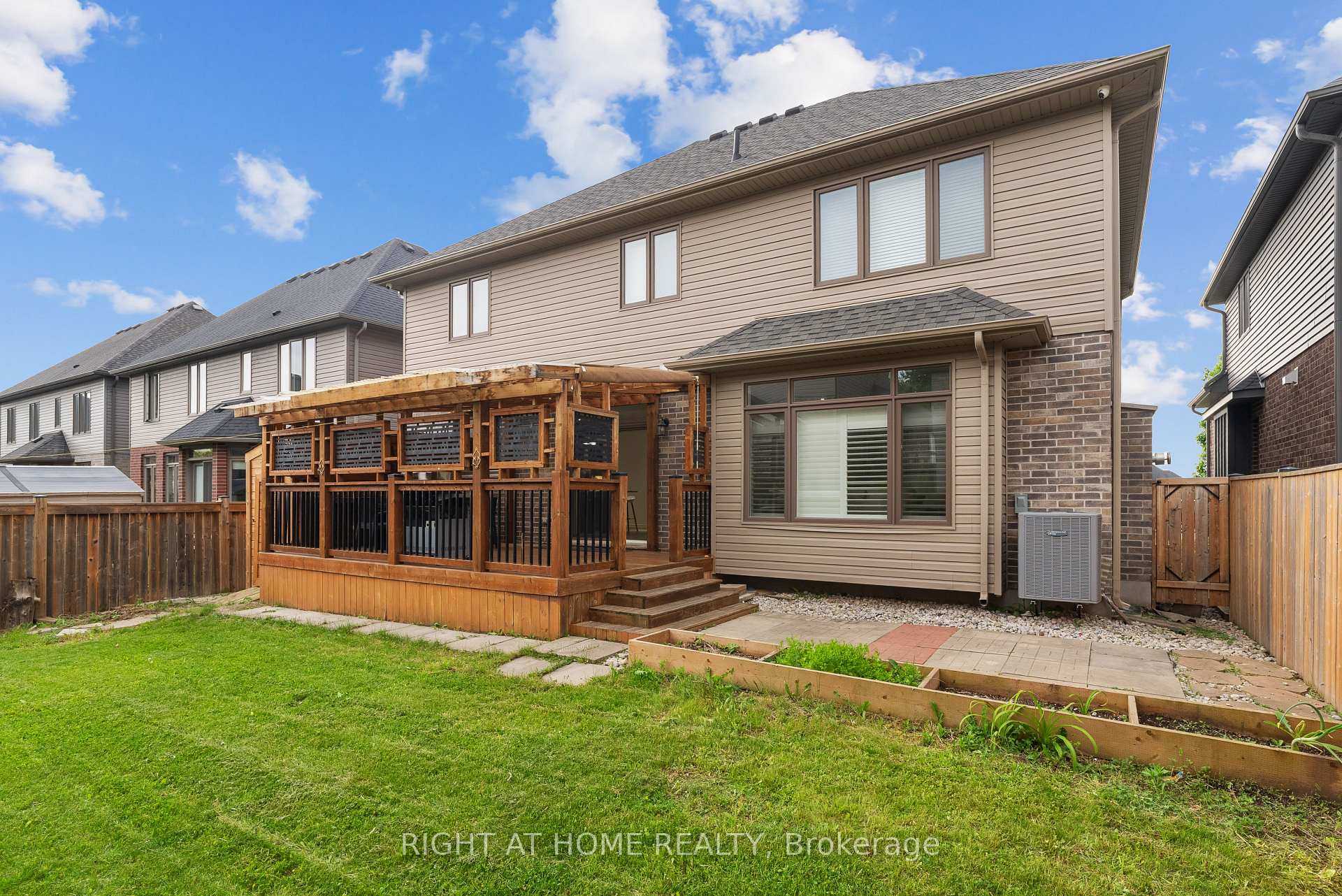 Photo 47 of 624 Superior Drive, London, North B — HOMEH