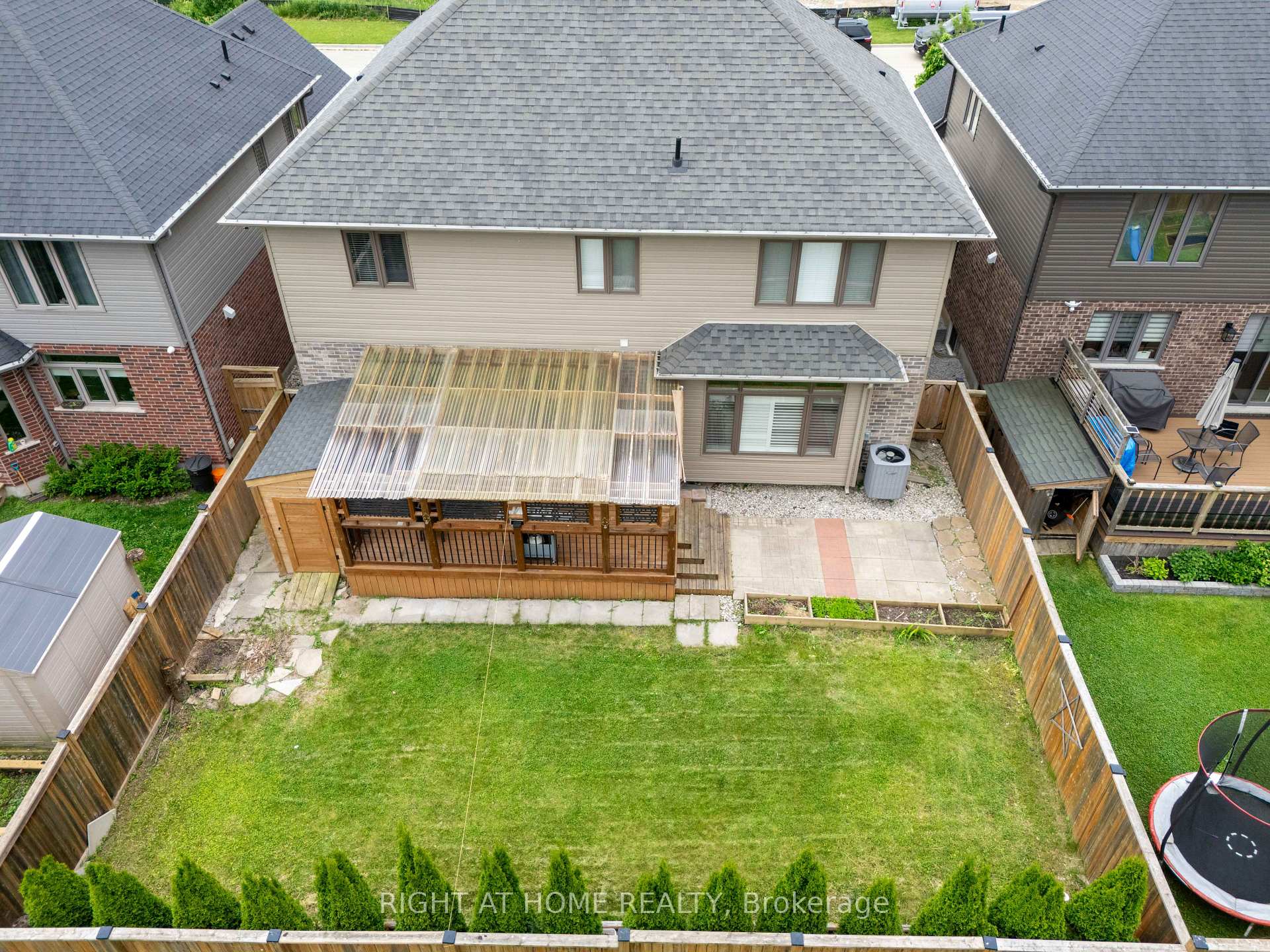 Photo 48 of 624 Superior Drive, London, North B — HOMEH