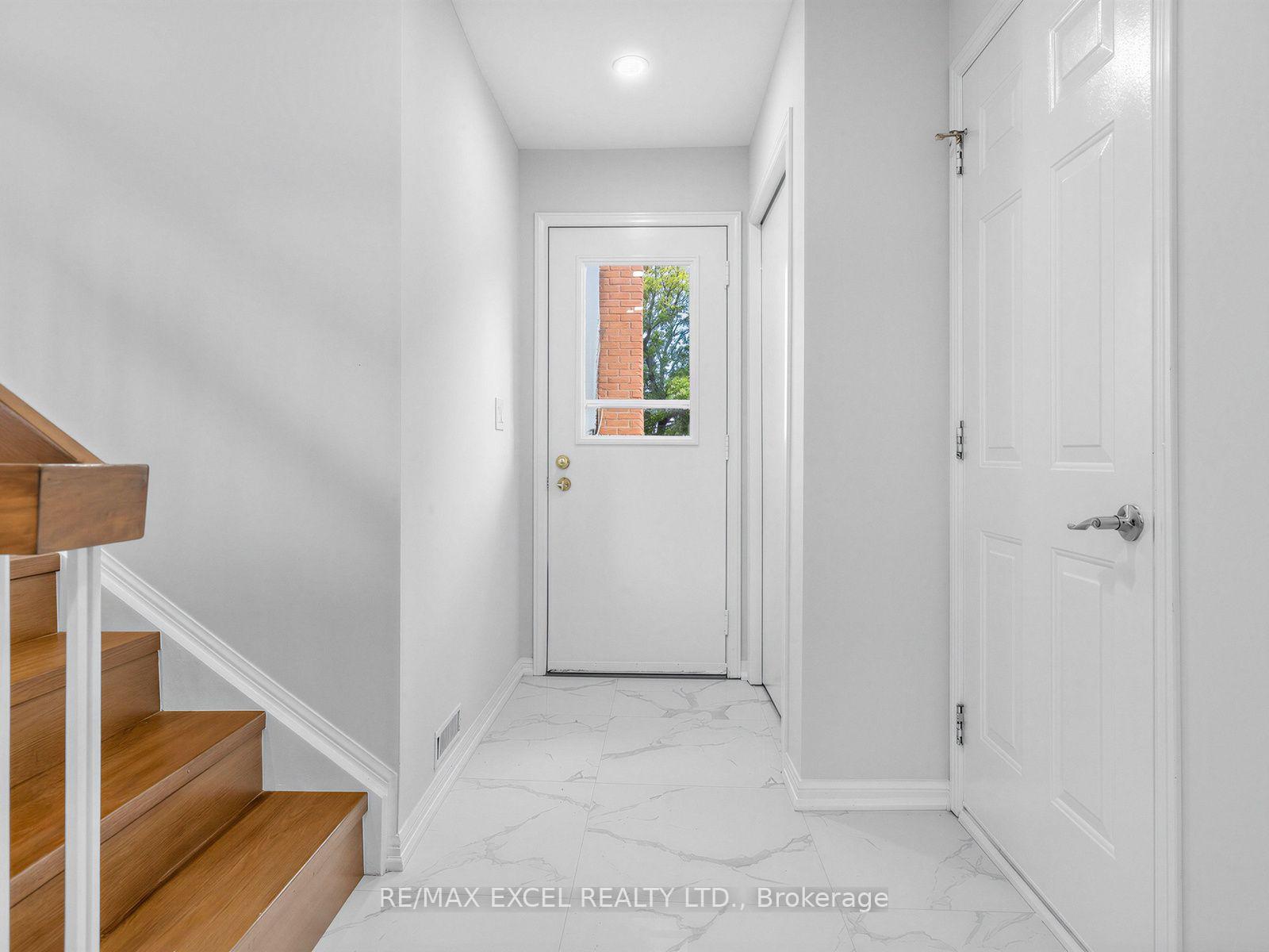 Photo 2 of 25 Grand Place, Barrie, Allandale Heights — HOMEH