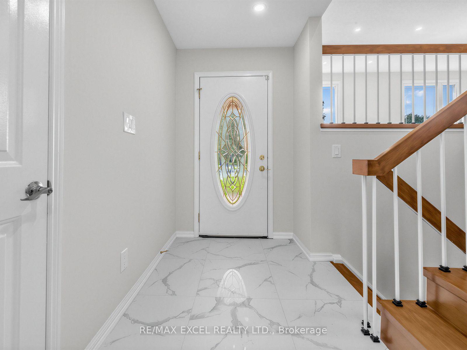 Photo 3 of 25 Grand Place, Barrie, Allandale Heights — HOMEH