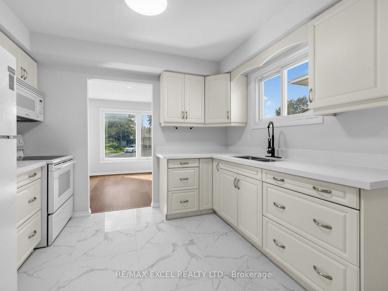 Photo 17 of 25 Grand Place, Barrie, Allandale Heights — HOMEH