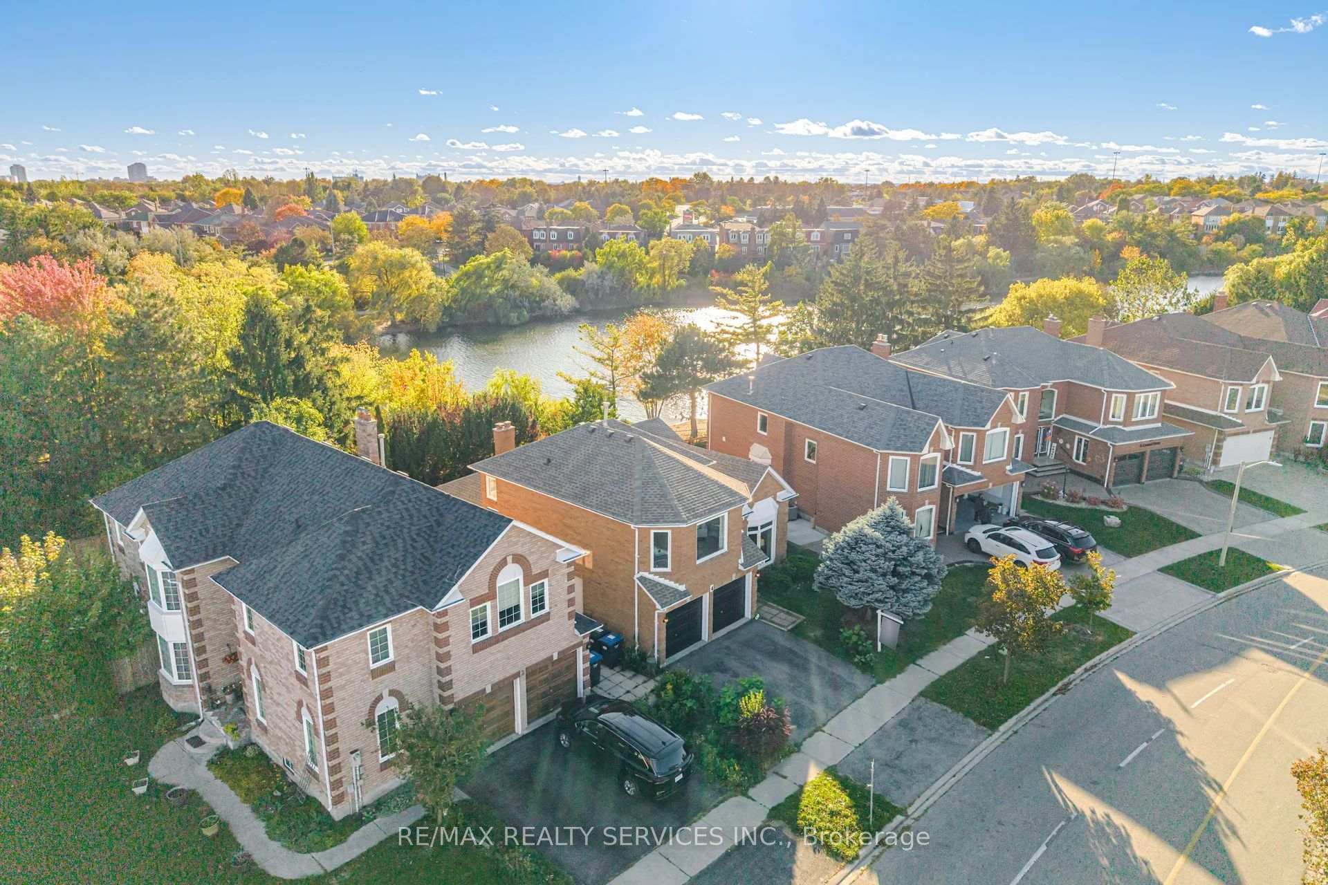 Photo 2 of 4 Leeward Drive, Brampton, Westgate — HOMEH