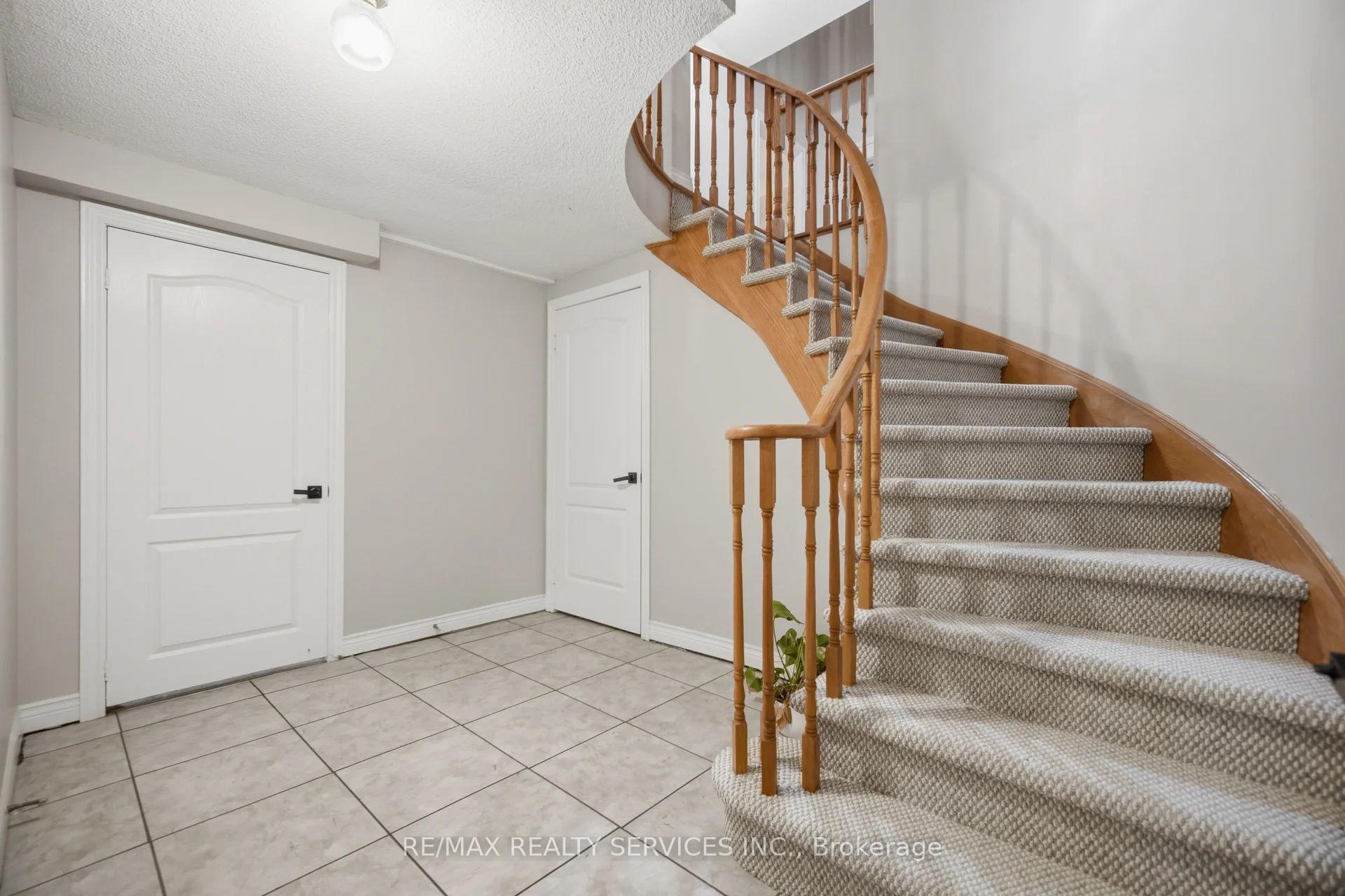 Photo 32 of 4 Leeward Drive, Brampton, Westgate — HOMEH